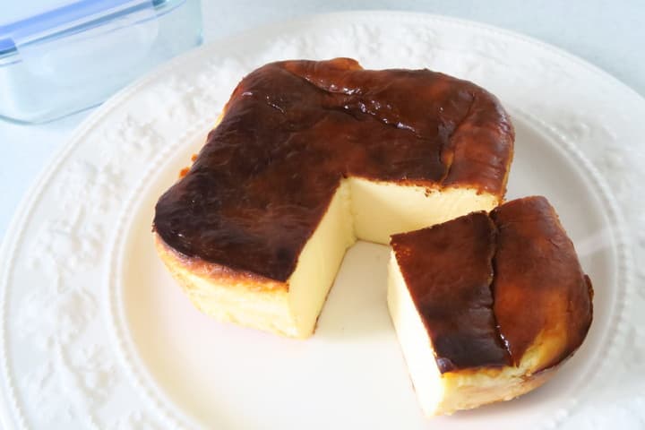 大人気 バスクチーズケーキの簡単レシピ ダイソー 耐熱ガラス容器 を活用 えんウチ