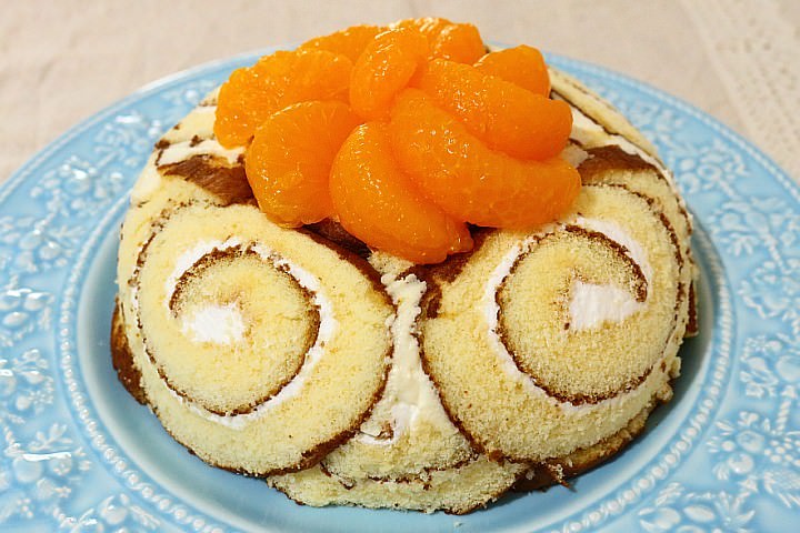 レシピ 市販のロールケーキを ドームケーキ にアレンジ お誕生日やパーティーにもどうぞ えんウチ