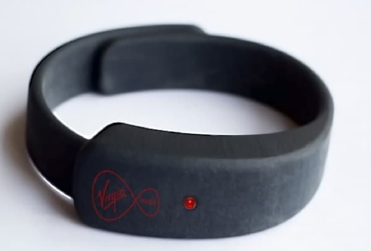 Bracelet "KipstR" that automatically records TV programs when viewers fall asleep