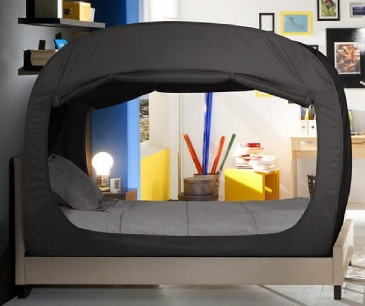 想定外の使い方１：昼間でも眠れる環境を作るために「Privacy Pop Bed Tent」を利用