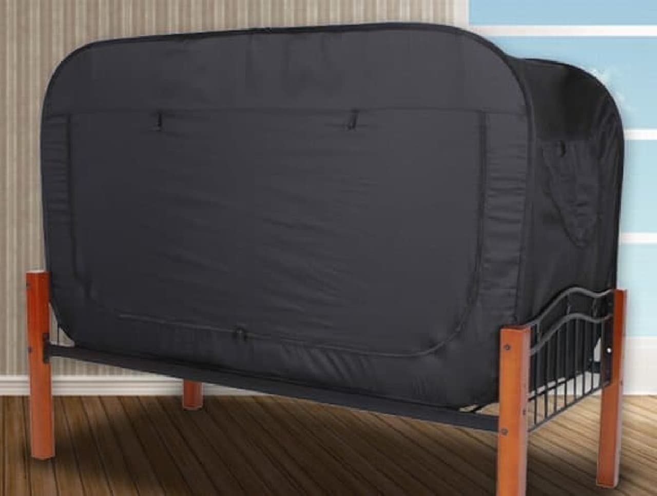 ベッドを秘密基地にしてくれる室内用のテント「Privacy Pop Bed Tent」