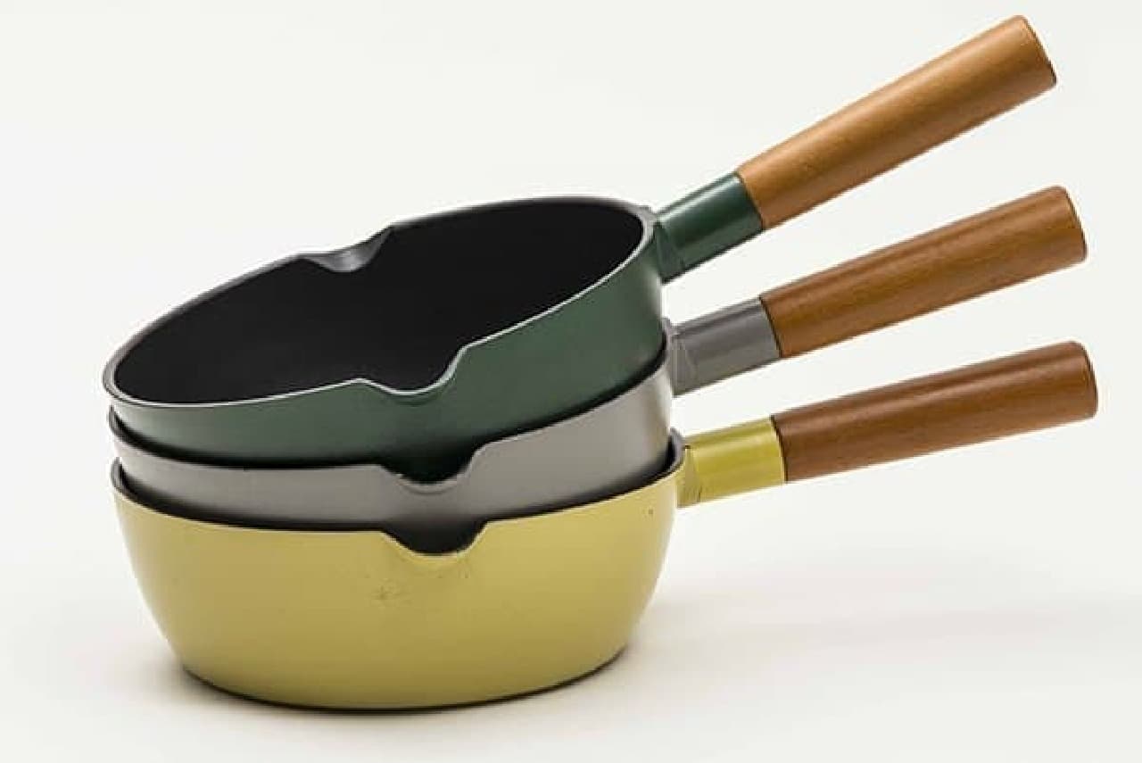 Deep-bottomed "IH compatible wooden pattern frying pan" (starting from 5,400 yen)
