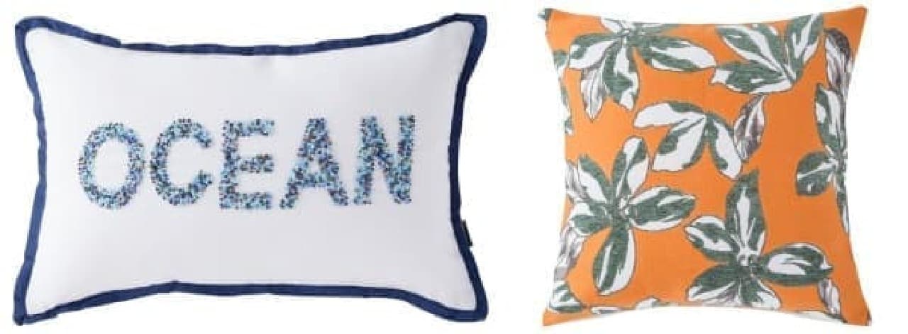 (Left) Beaded cushion cover (3,500 yen) (Right) Bright cushion cover with resort flower pattern (2,500 yen)