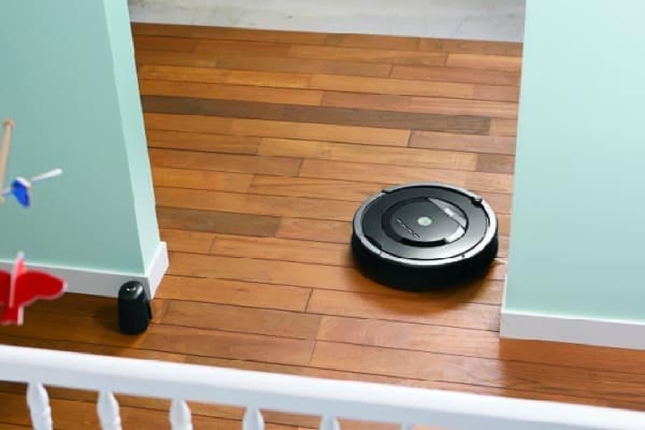 "Room Navi" that can guide Roomba to multiple rooms (left)