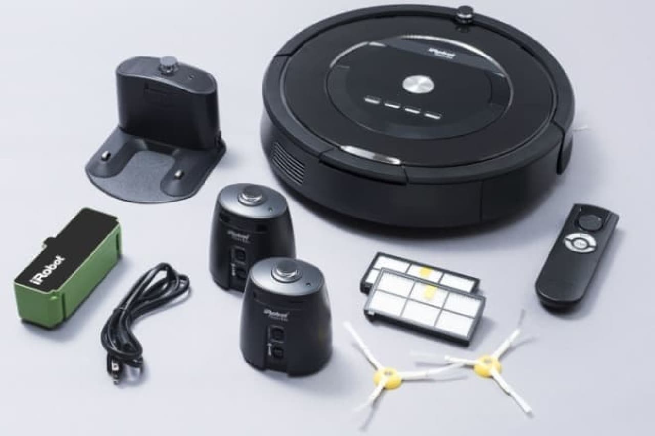 "Roomba 885" based on black and accessories