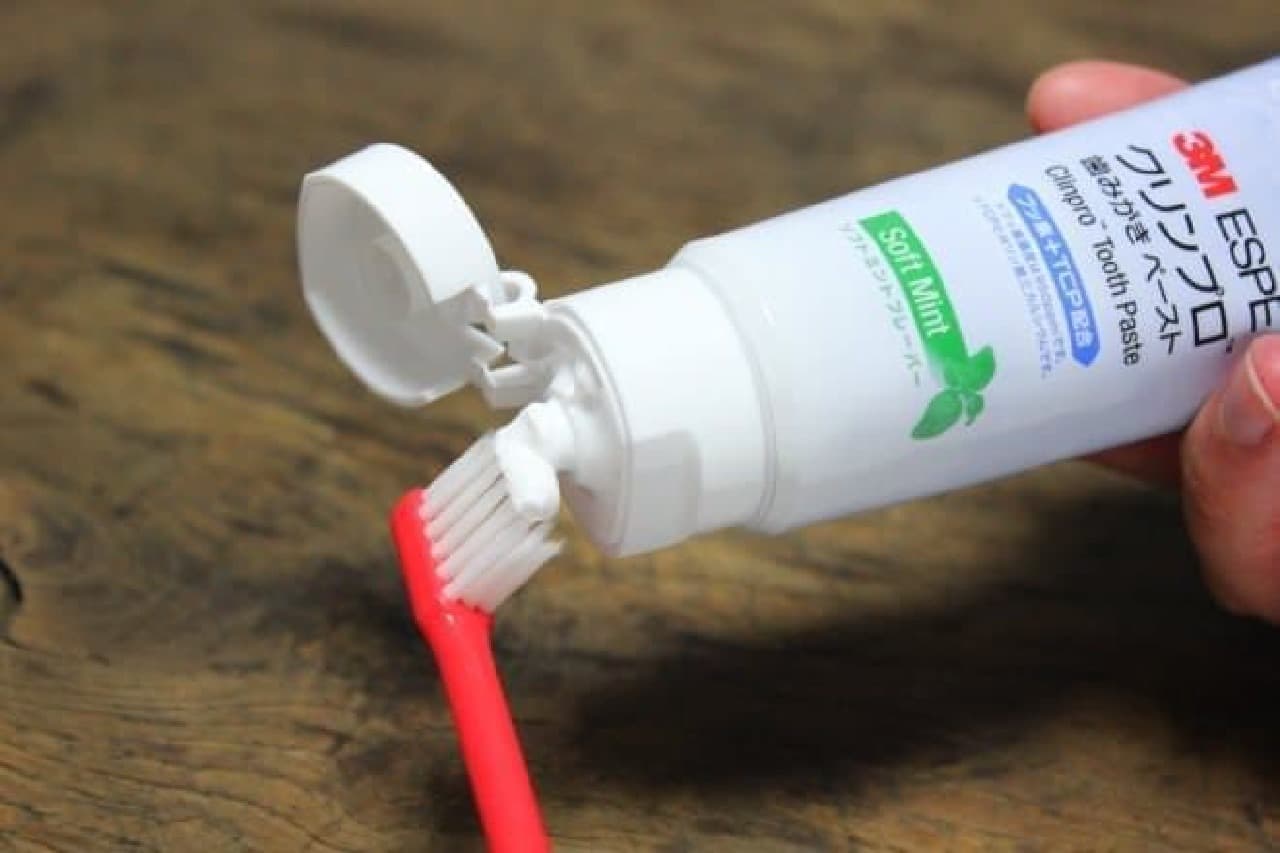 Toothpaste focusing on the function of the liquid