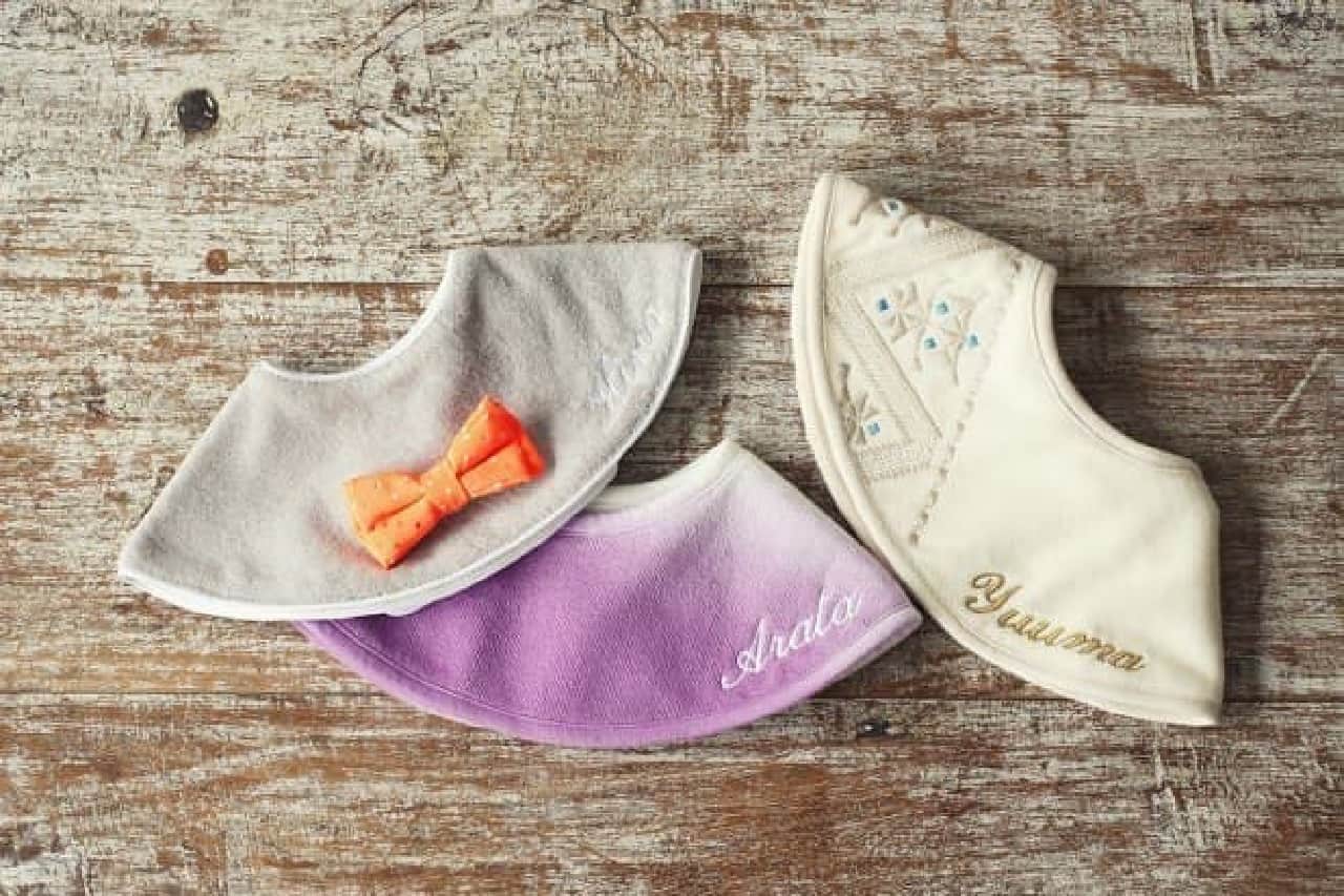 How about a fashionable bib that you can choose like clothes?