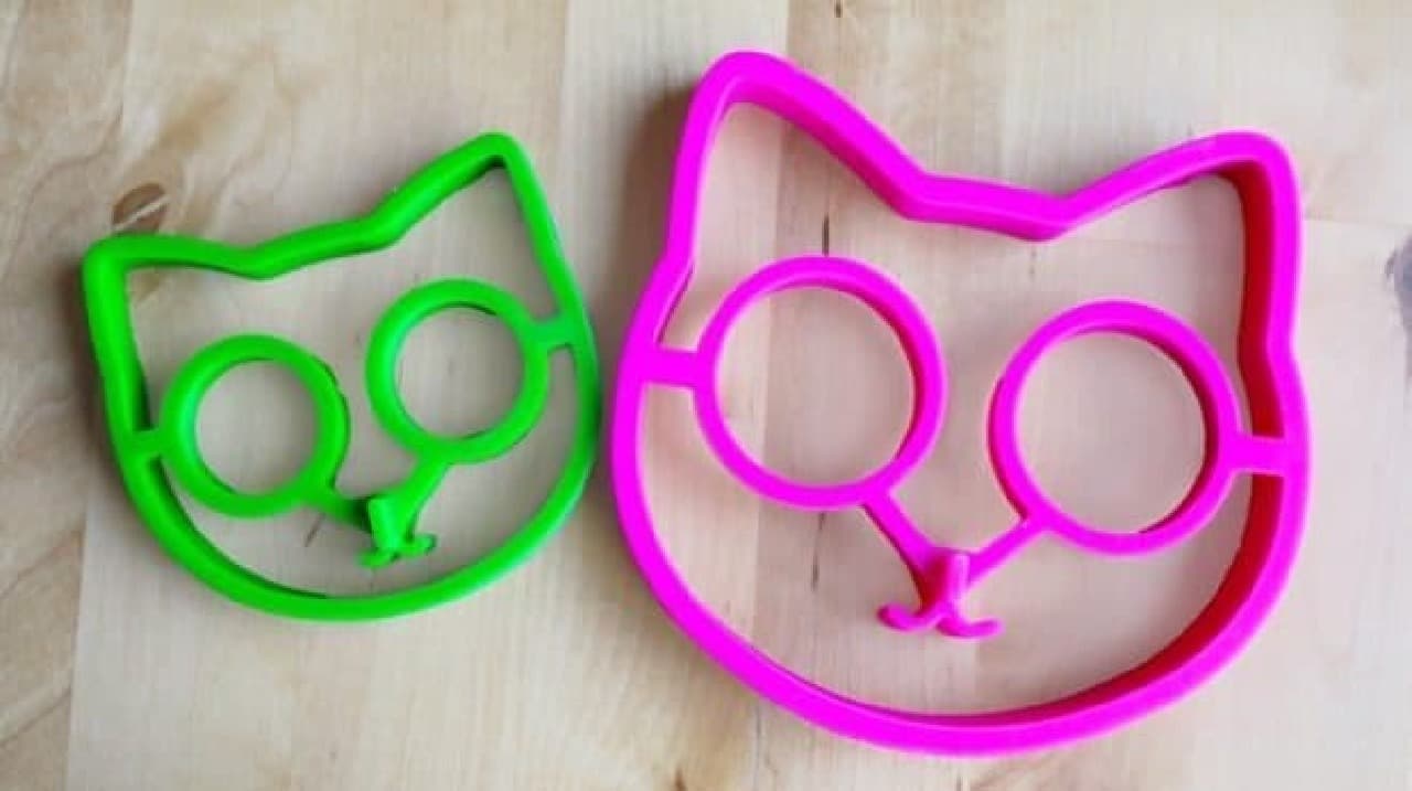 "Cat Egg Molds", a baking mold that allows you to make fried eggs with a cat face