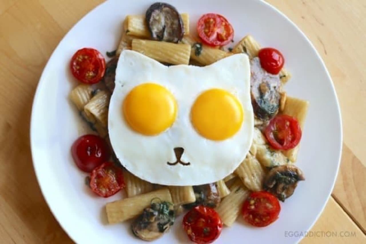 Nyanko face fried egg on pasta Nya When an Italian sees it, Nyan Nyan Nya ~ da Nya