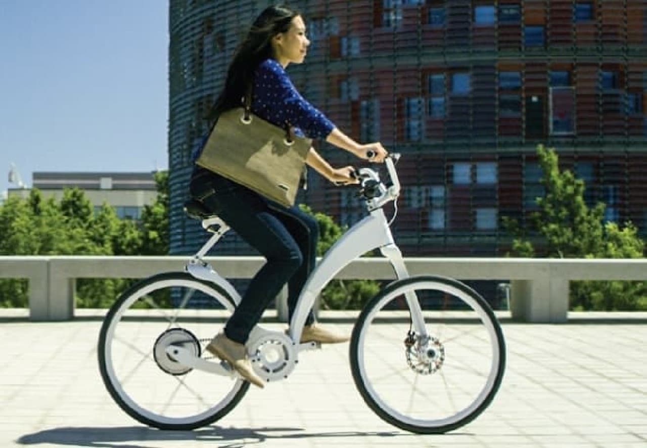 “折り畳みがワンタッチ”、“ほぼメンテナンスフリー”などの　　自転車通勤者向けの特徴を持っています