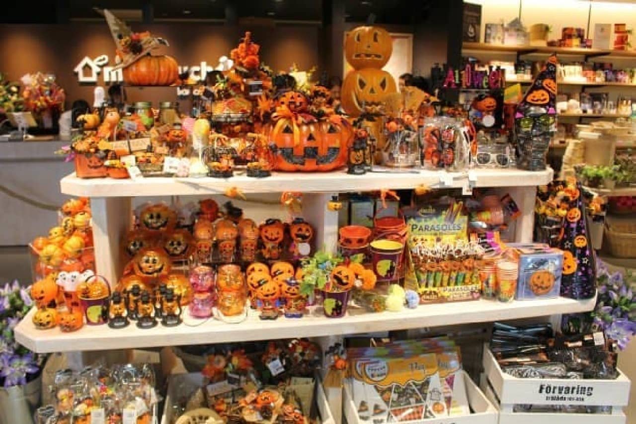 I'm also interested in authentic Halloween goods ~