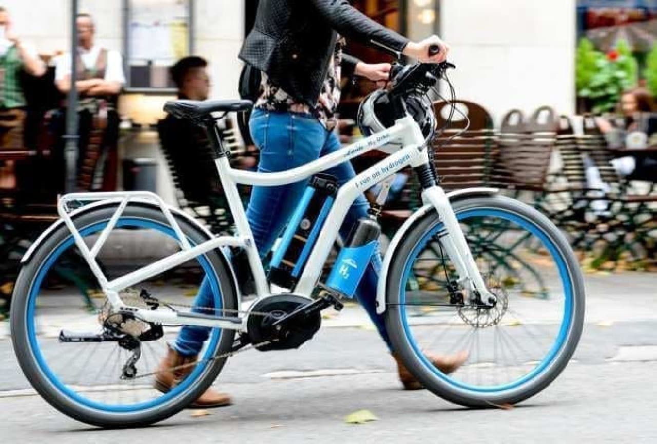 Bicycle "Linde H2" that runs on hydrogen