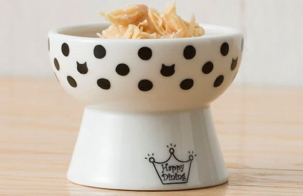 A snack plate that makes cats and owners feel better