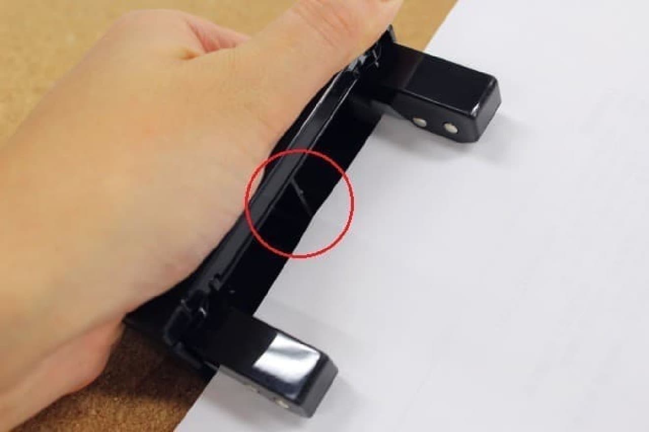 Easily drill 5 sheets of copy paper with one hand