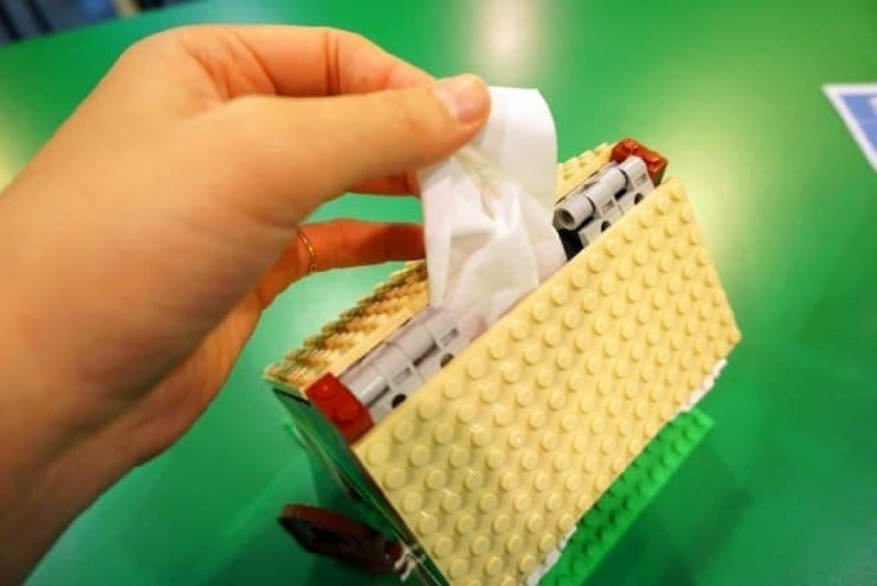 You can put out pocket tissue! However, you need to reset them one by one.