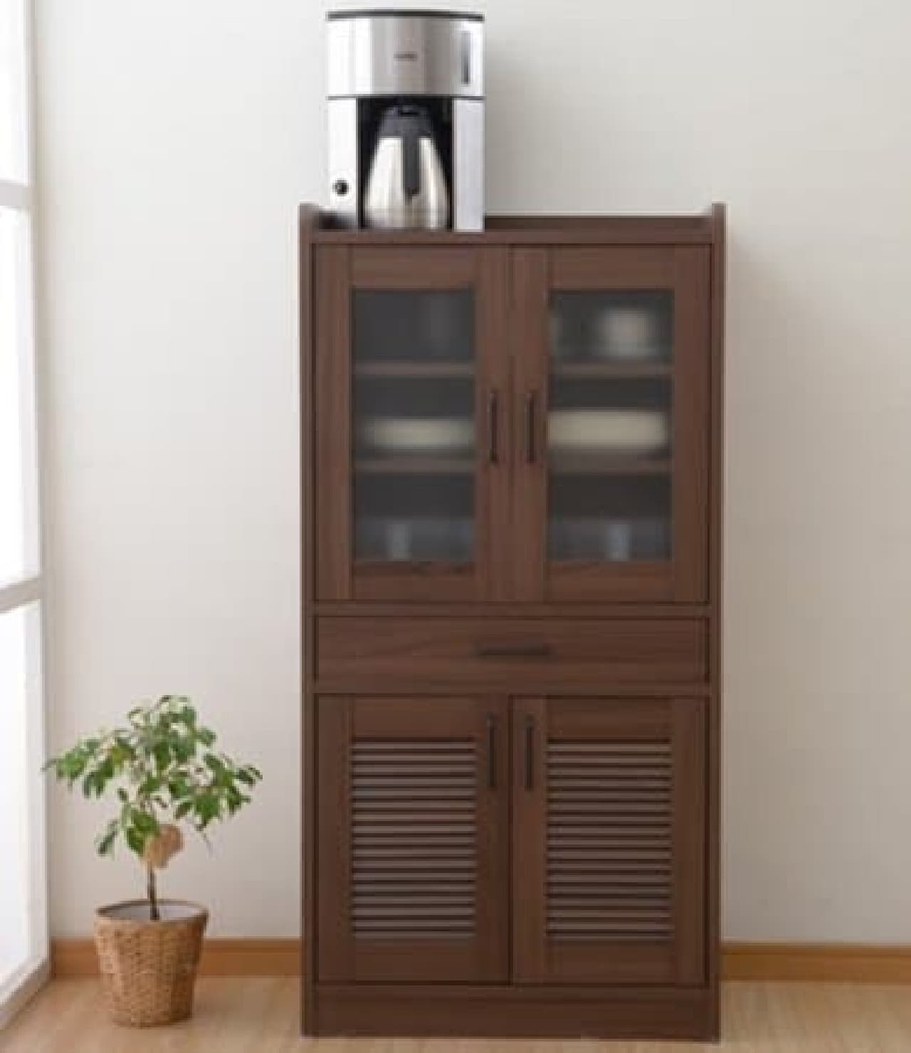 The cupboard has a design that does not interfere with the interior