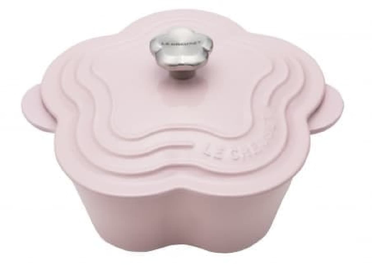 A cute flower cocotte, this year the knobs are also flowers! (33,000 yen)