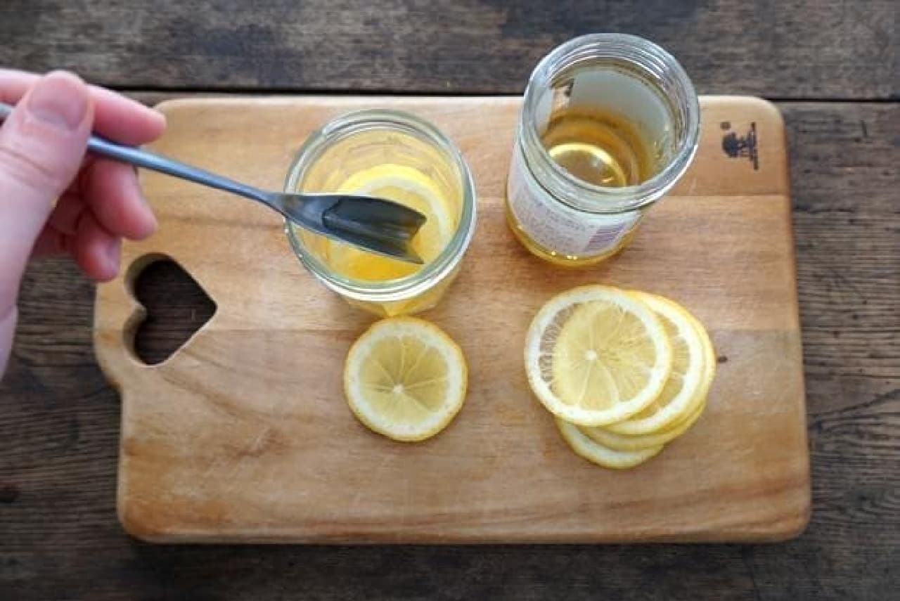 Alternating lemon and honey