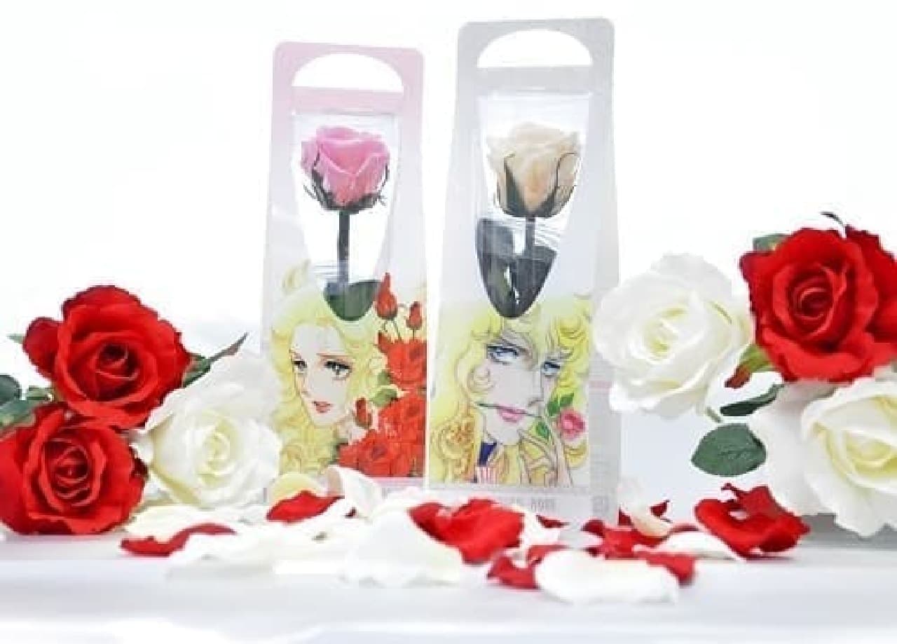 Preserved Roses with the image of Antoinette and Oscar (2,000 yen each)