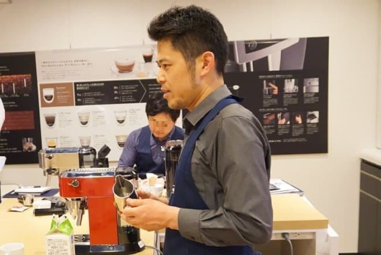Mr. Abe, a Delonghi official barista