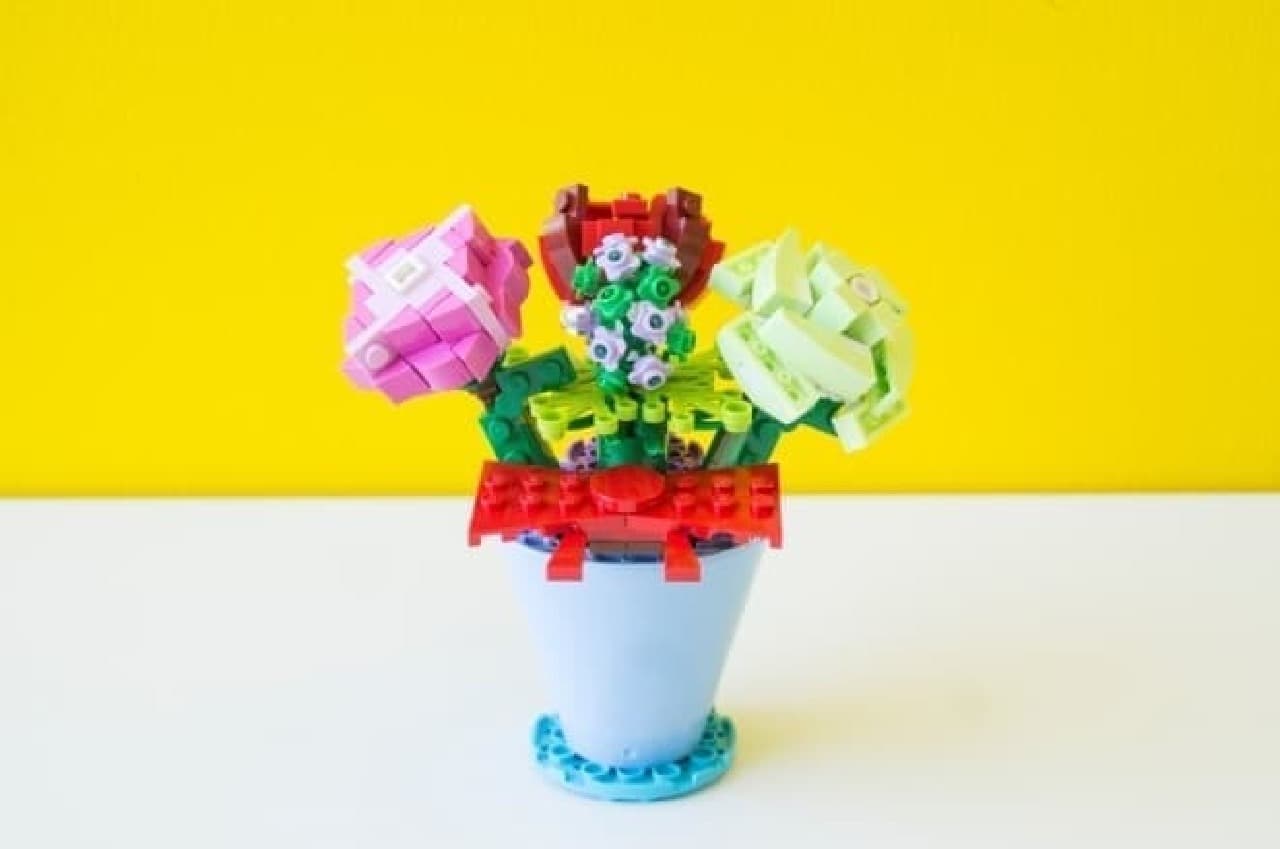 How about a "Lego flower" that never withers?