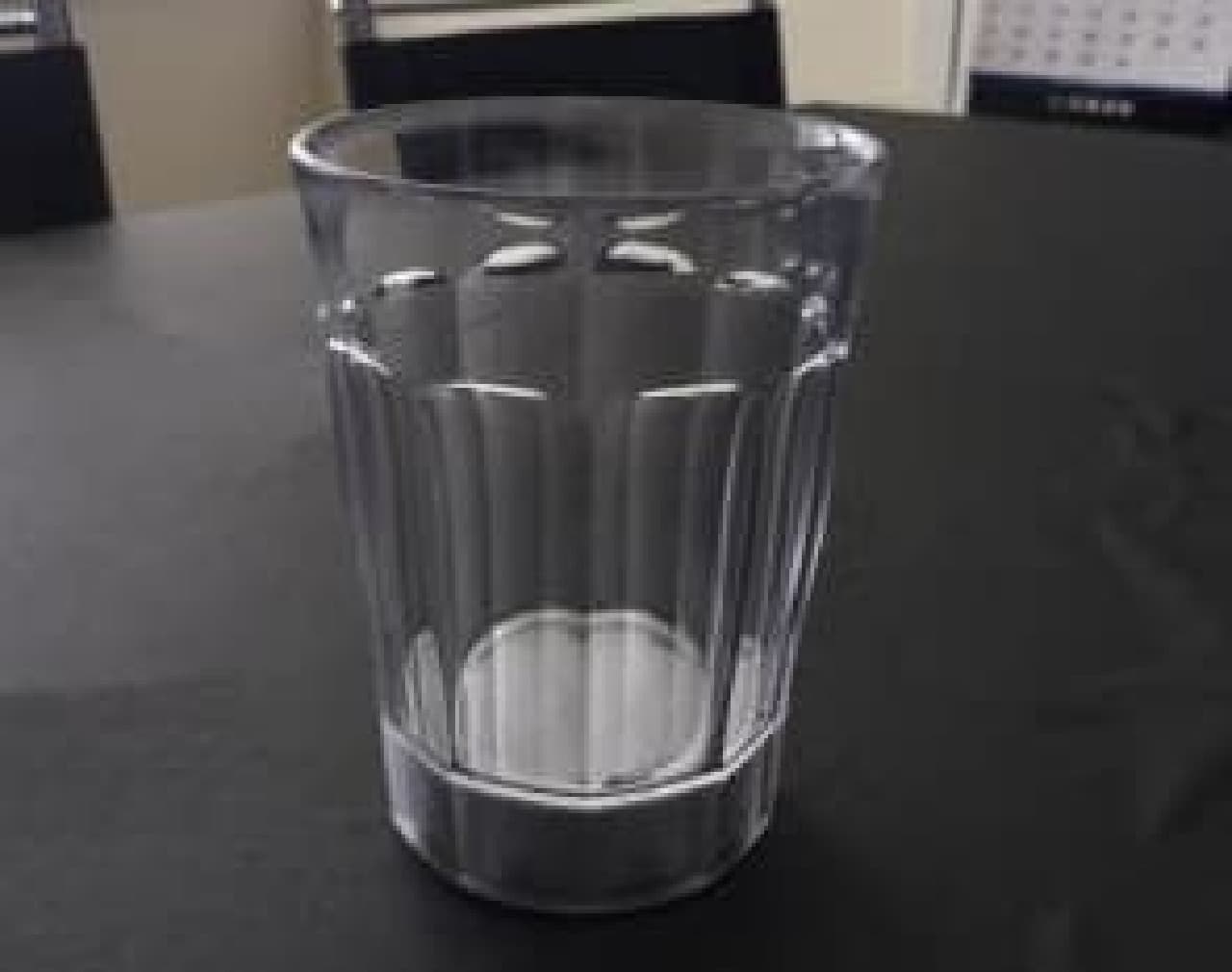 Close-up image of "Quick Lock Glass", a cup that does not fall even when pressed