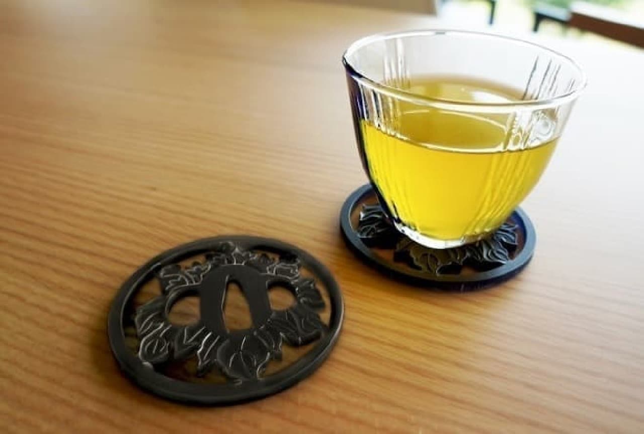 "Tsuba coaster" with the motif of the Japanese sword brim