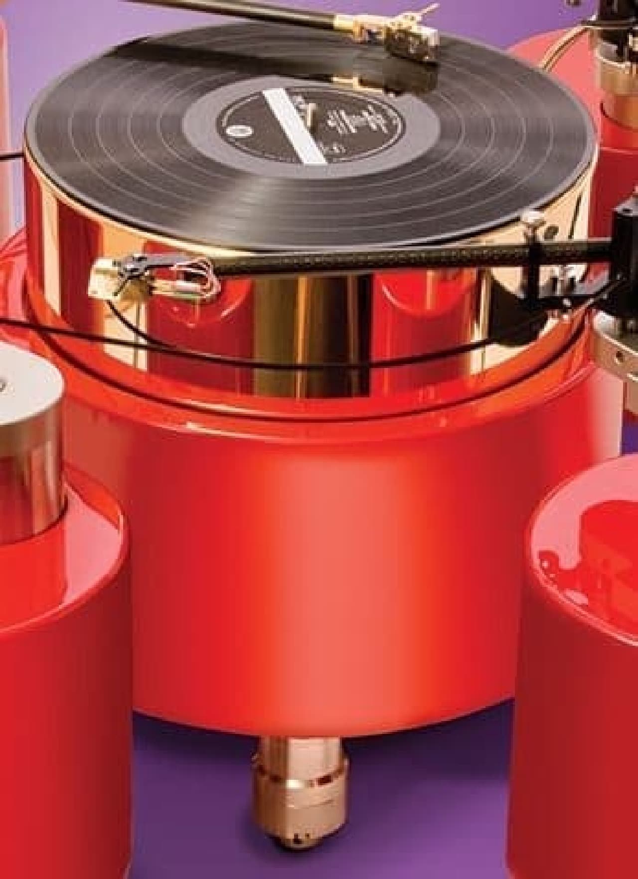 A turntable is installed on the large cylinder in the center