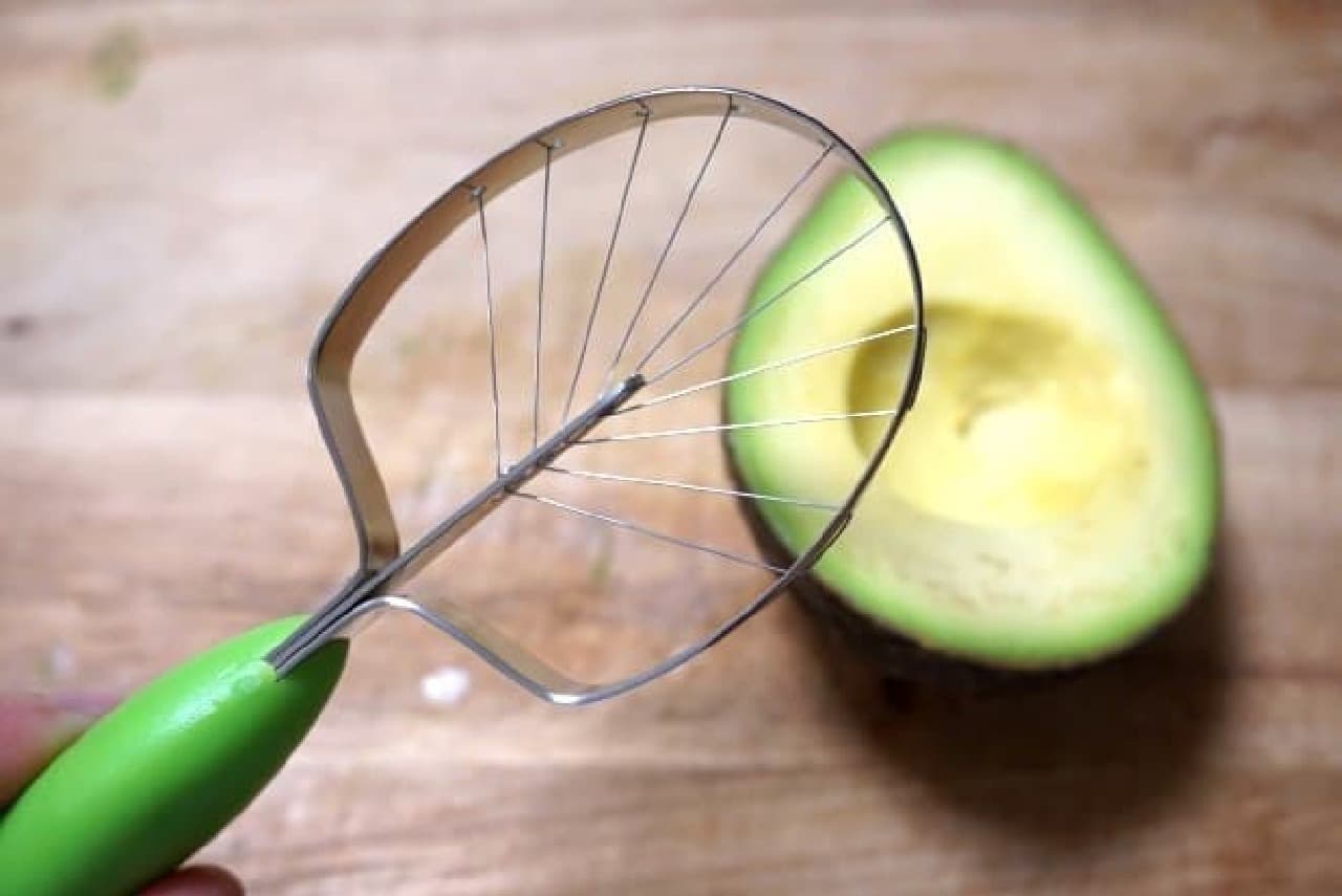 Broad Beans "No Hassle Avocado Cutter"