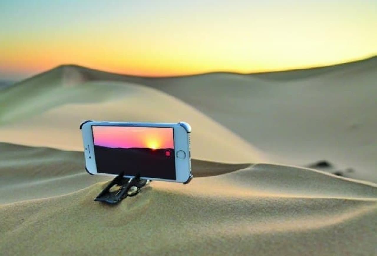 "Pocket Tripod", a tripod for smartphones that you can carry in your wallet