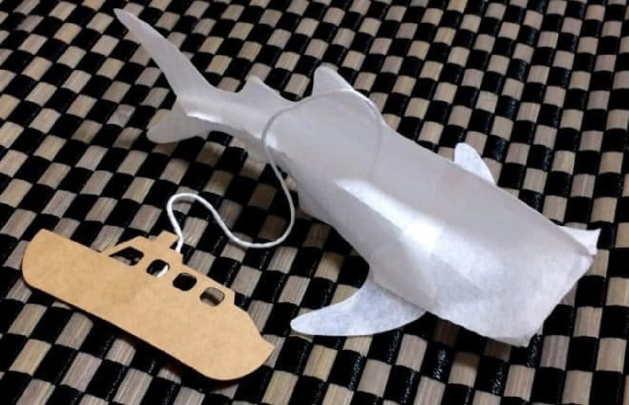 Shark-shaped tea bag