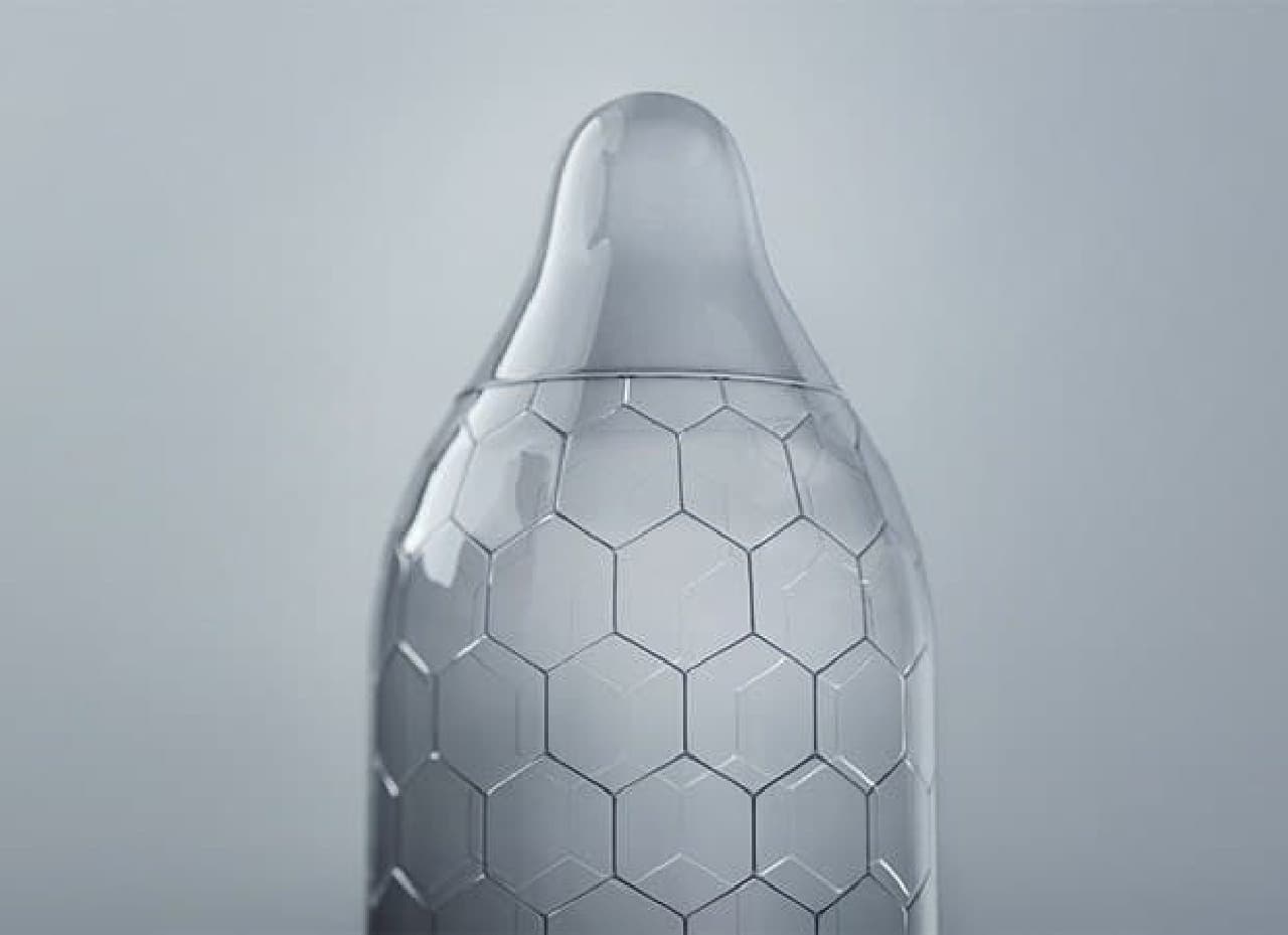 Condom "LELO HEX" with hexagonal lattice structure that is hard to tear