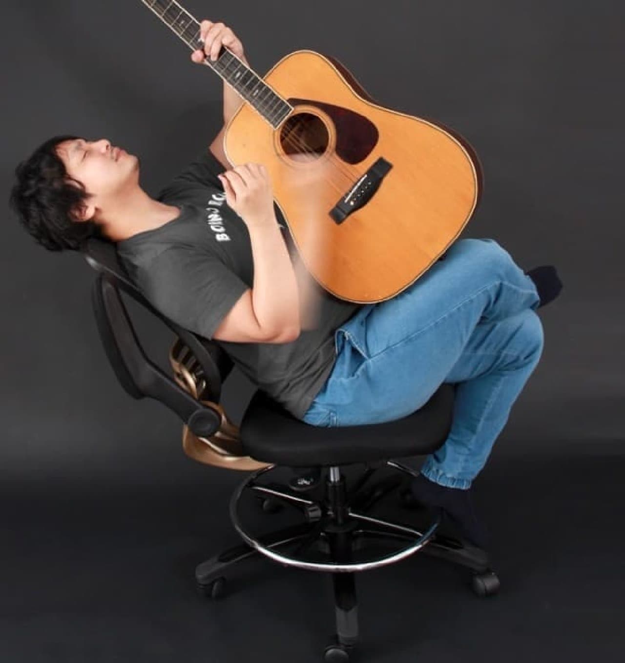 ギタリストのための椅子「ギタイスPRO」