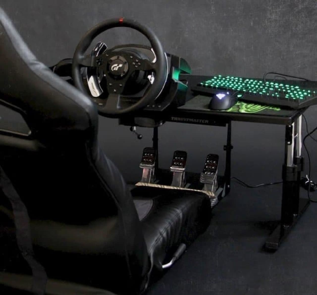 Gaming chair x elevating low desk