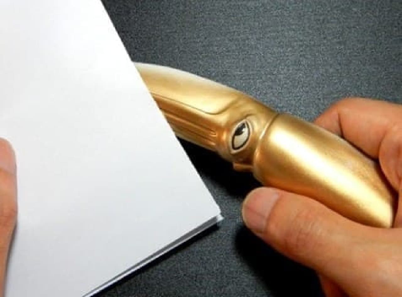 Paper knife with a giant squid motif "Golden paper knife with a giant squid cutter"