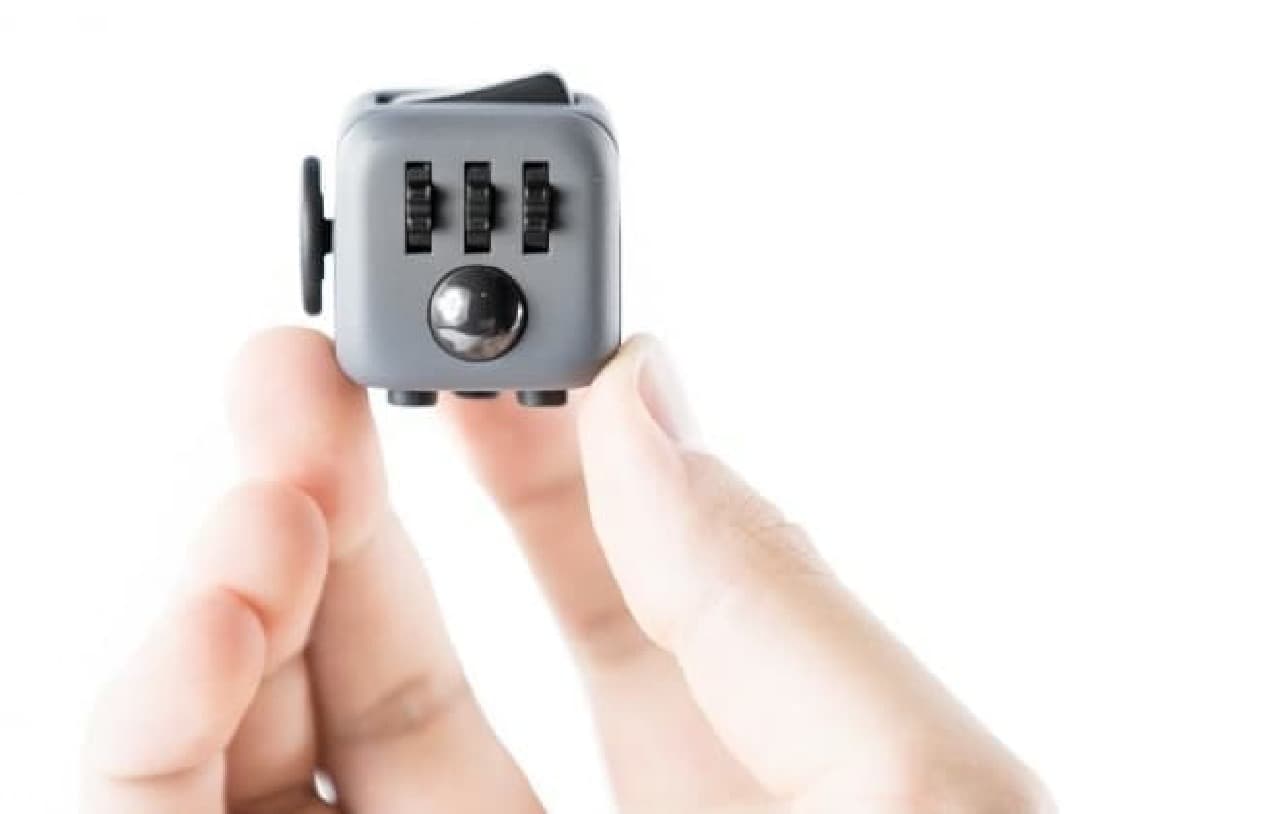 Desk toy "FIDGET CUBE" for people who can't stop bubble wrap and pen spinning