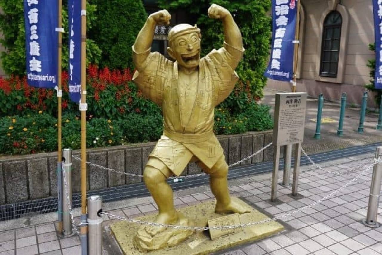 Bronze statue of Kochikame Ryotsu Kankichi
