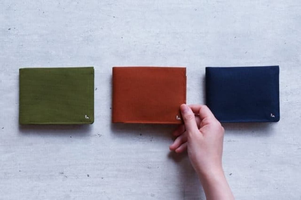 A wallet "KIN" that separates bills and coins