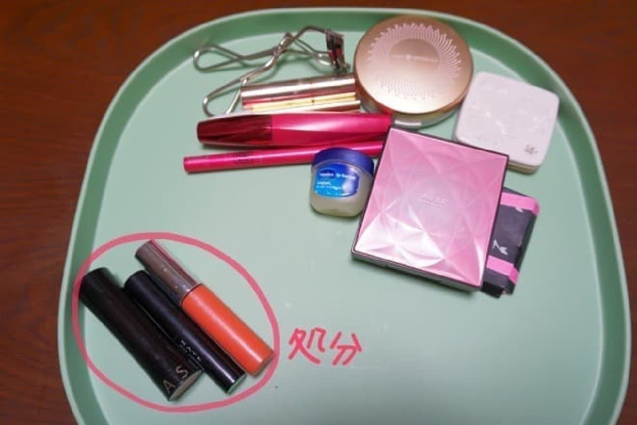 Clean up the makeup pouch