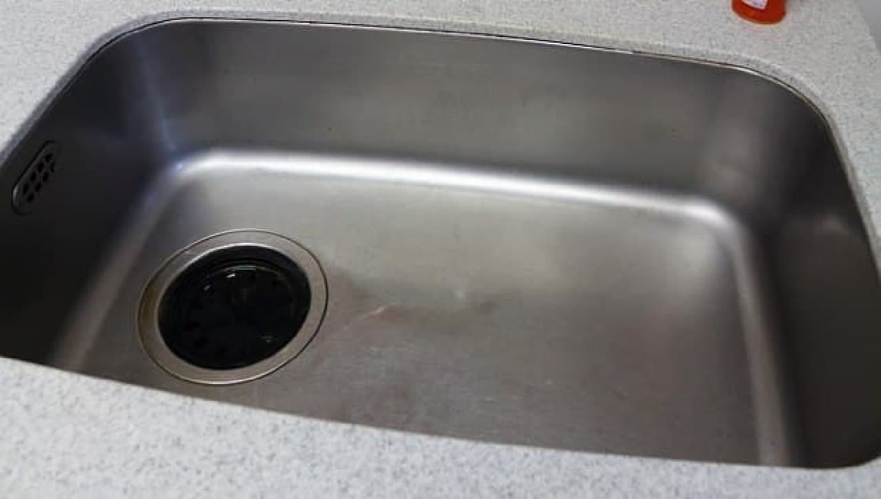 Sink with water wiped off