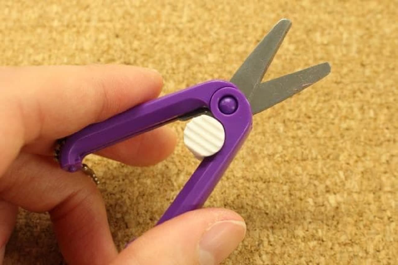 I compared the mobile scissors of four companies
