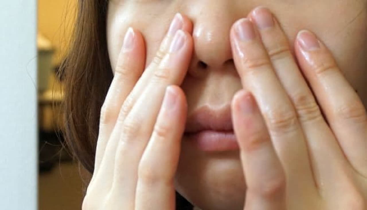 Woman putting her hand on her face