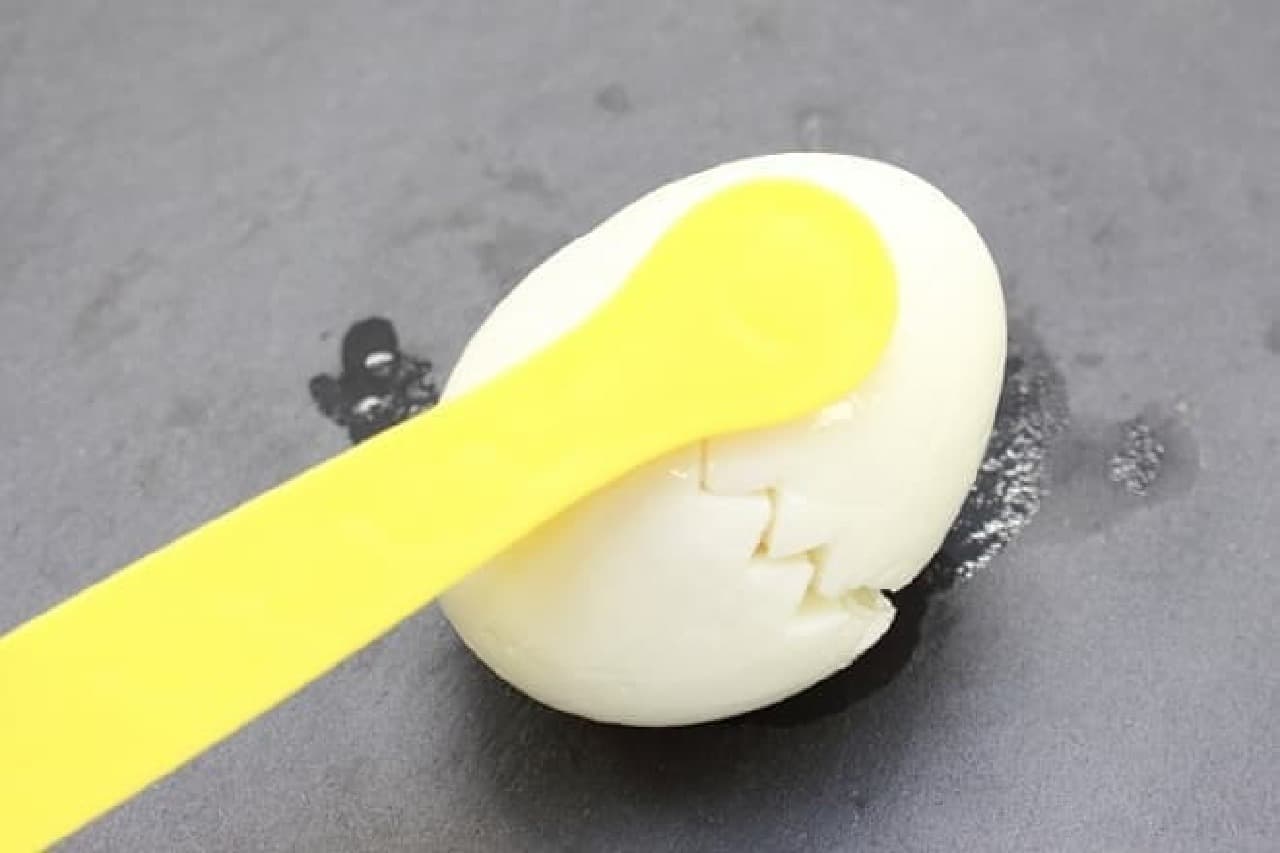 100均のゆで卵を飾り切りできるカッター「花卵コロン」