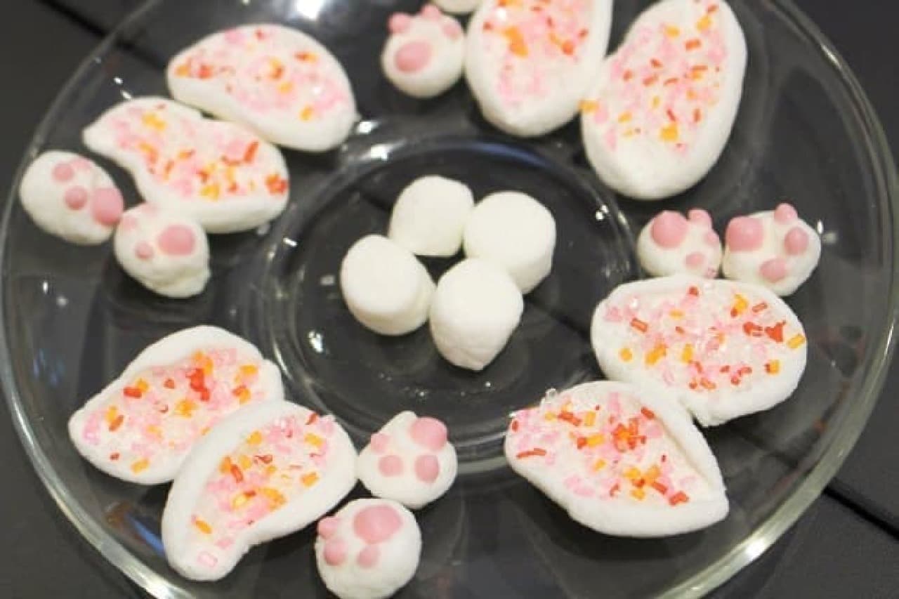 Recommended Easter Recipes--Colorful Boiled Eggs, Rainbow Sandwich Cakes, Easter Bunny Ice Tea