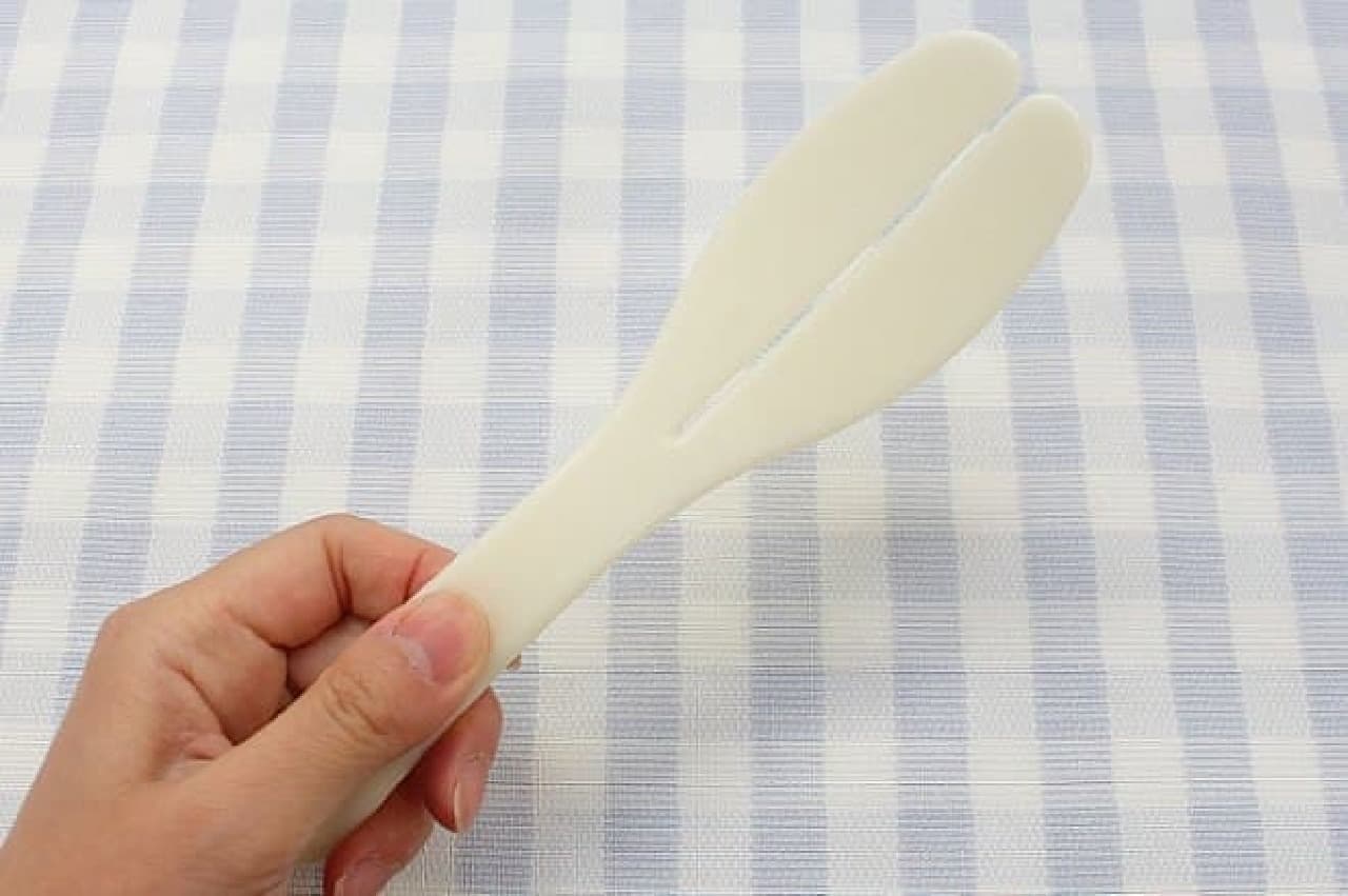 "Squeeze retort spatula" for squeezing pouches and tubes