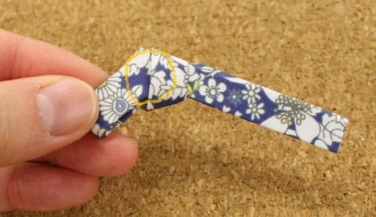 How to fold an origami chopstick rest