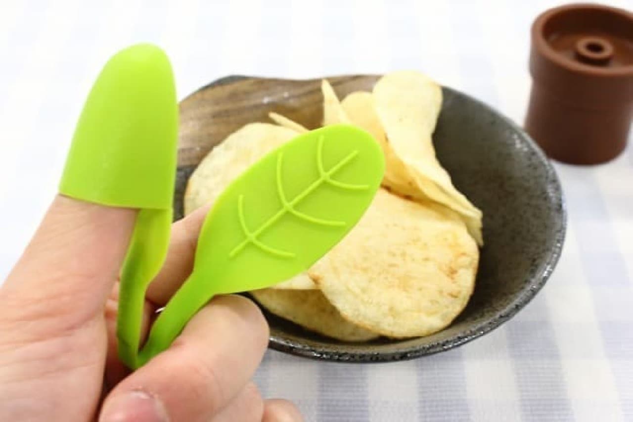Finger cot for potato chips "potato leaf"