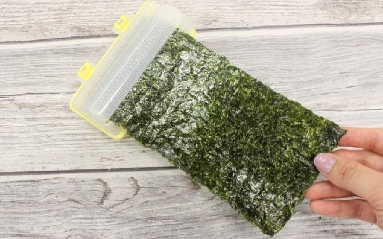 "Furi Furi Norimaki" is a convenient item that you can easily make norimaki just by adding rice and shaking it.