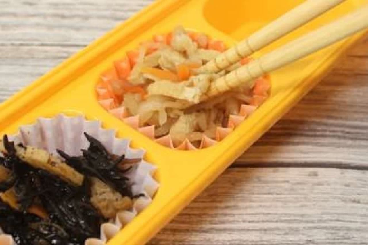 "Frozen side dish case No. 6" is a side dish case in which the remaining side dishes can be divided into cups and stored frozen.