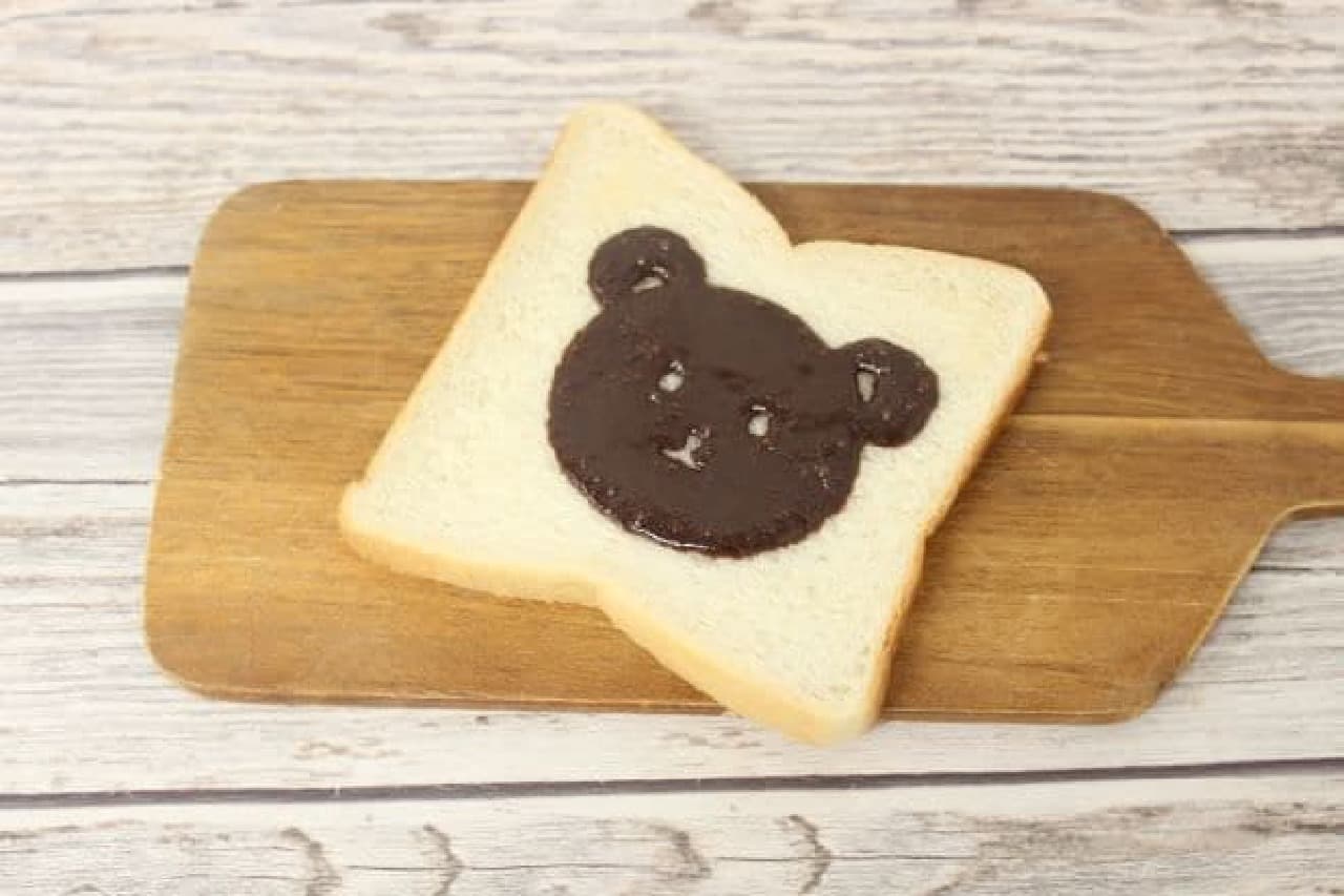 「食パン用抜き型セット」は、食材をクマのかたちにくり抜ける抜き型のセット